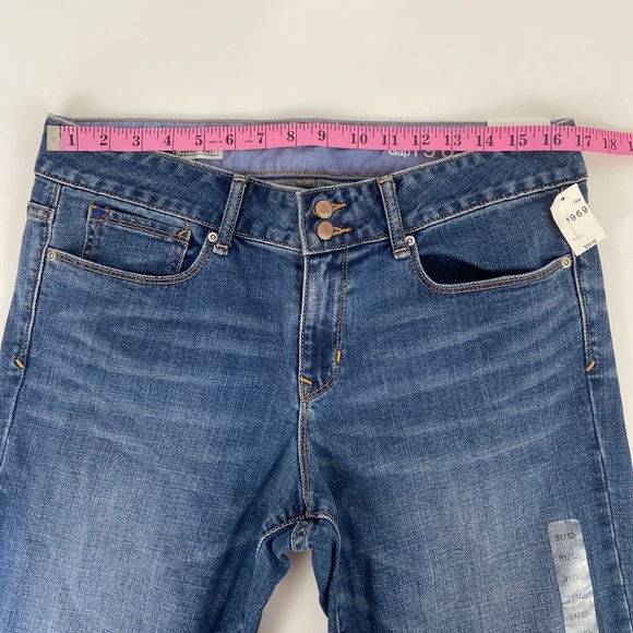 Gap 1969 NWT Boot Cut Mid-Rise Jeans. Size 31/12r - Picture 3 of 8